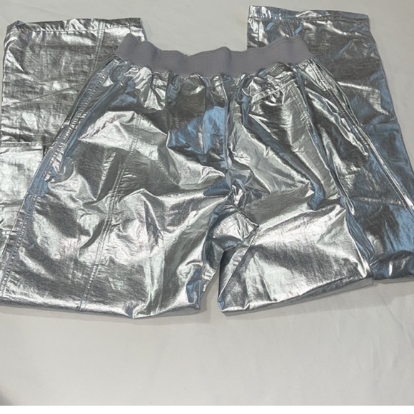 NWOT Free People Mesmerize Me Silver Metallic Cargo Pant, M - Picture 2 of 6